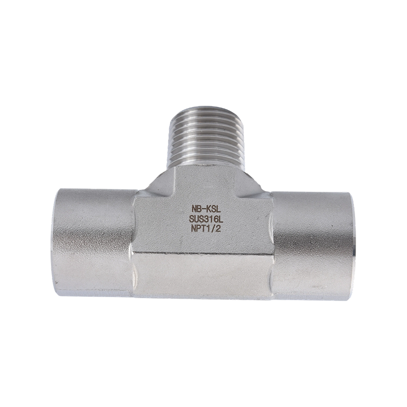 Internal and external thread tee connector